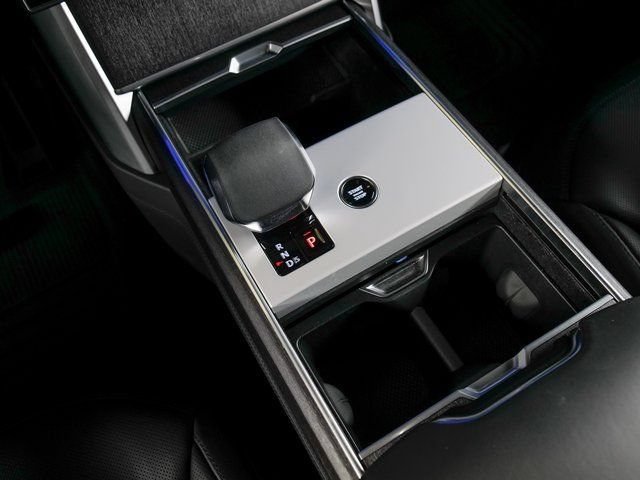Certified 2025 Land Rover Range Rover SE AWD/4WD image 13