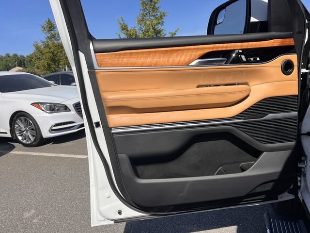 Used 2022 Jeep Grand Wagoneer Series III w/ Rear Seat Video Group 1 AWD/4WD image 10