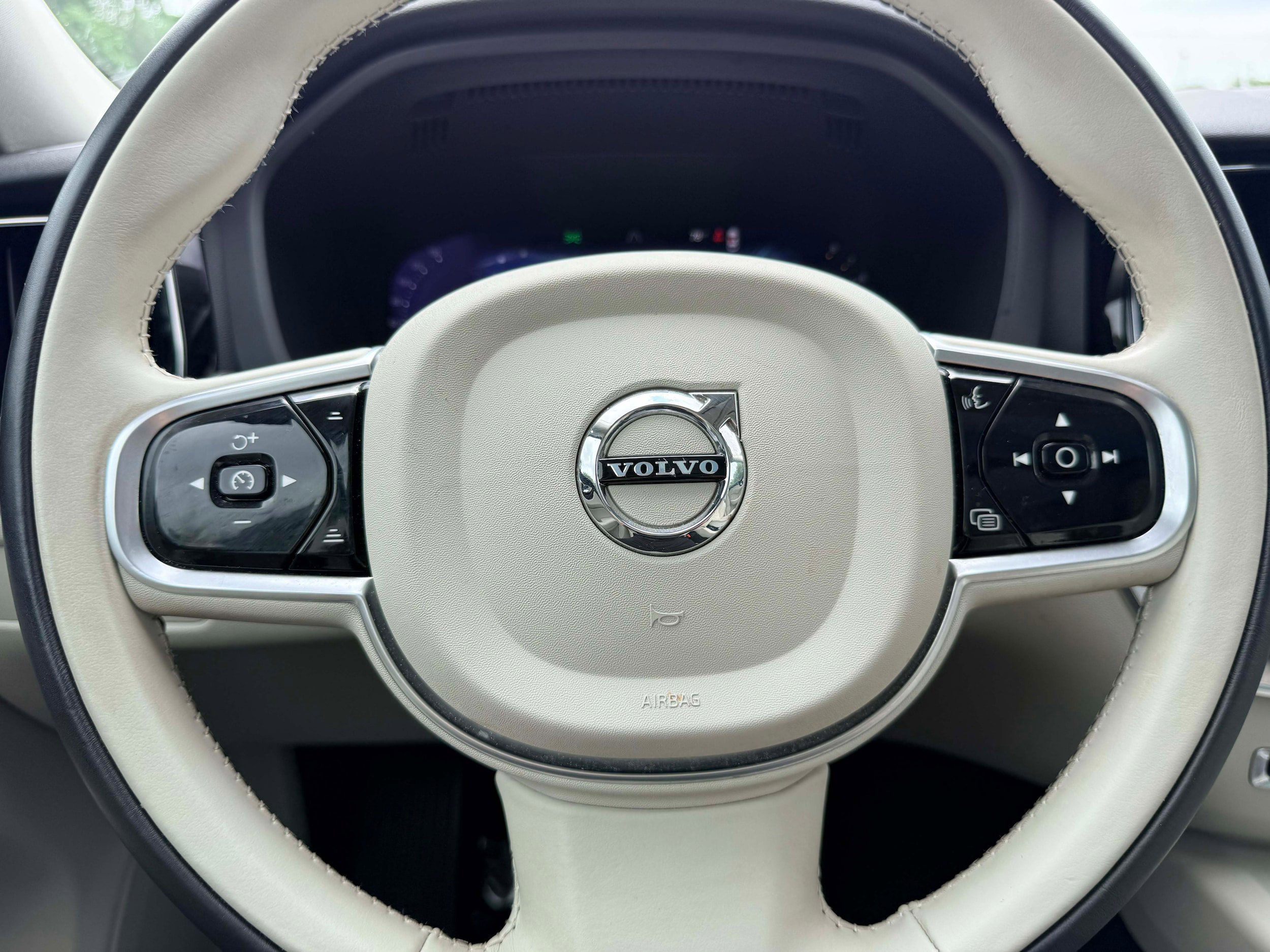 Certified 2023 Volvo XC60 B5 Plus w/ Climate Package AWD/4WD image 18