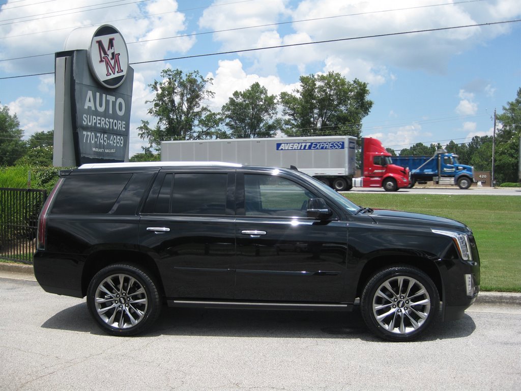 Used 2019 Cadillac Escalade Premium Luxury w/ Escalade Sport Edition image 8