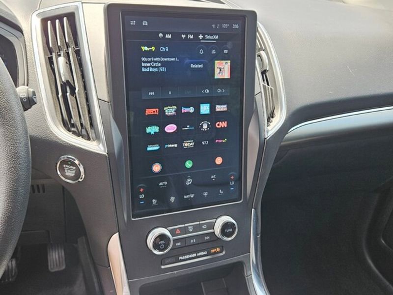 Used 2024 Ford Edge Titanium image 23