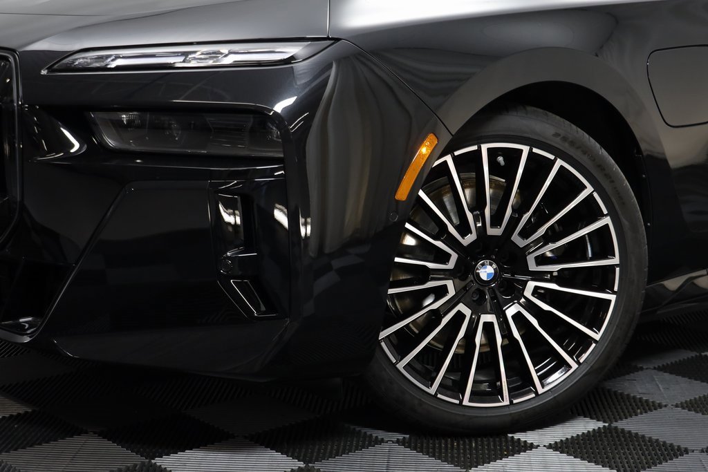 New 2026 BMW 750e xDrive w/ Executive Package image 3