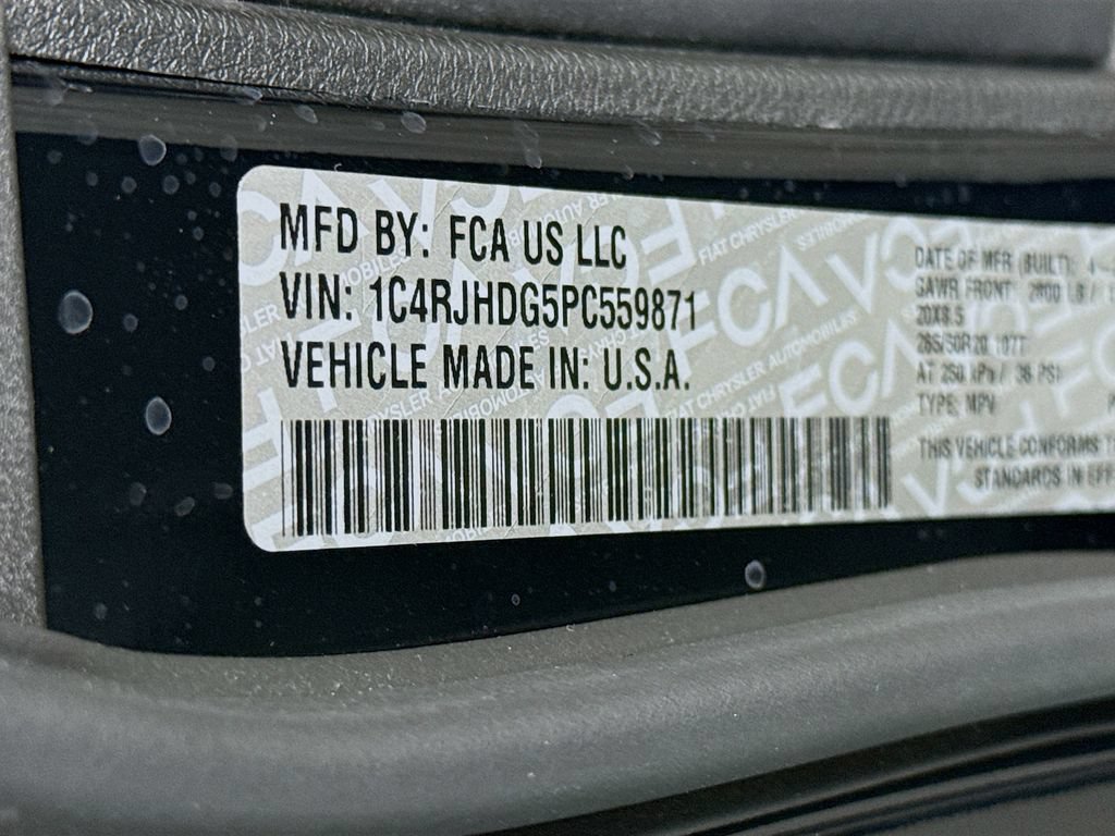Used 2023 Jeep Grand Cherokee Overland w/ Luxury Tech Group IV AWD/4WD image 40