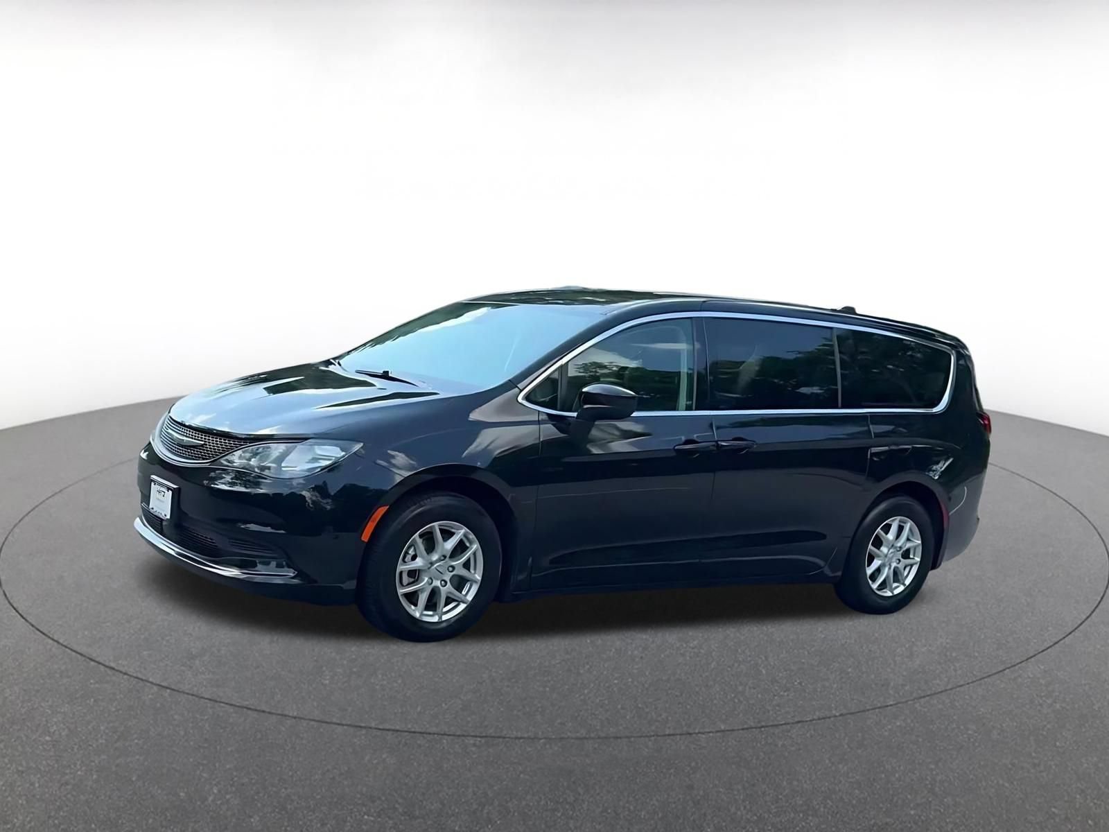 Used 2024 Chrysler Voyager LX FWD image 8