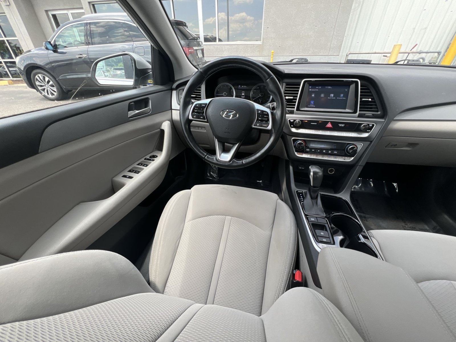 Used 2019 Hyundai Sonata SEL w/ Tech Package 02 FWD image 4