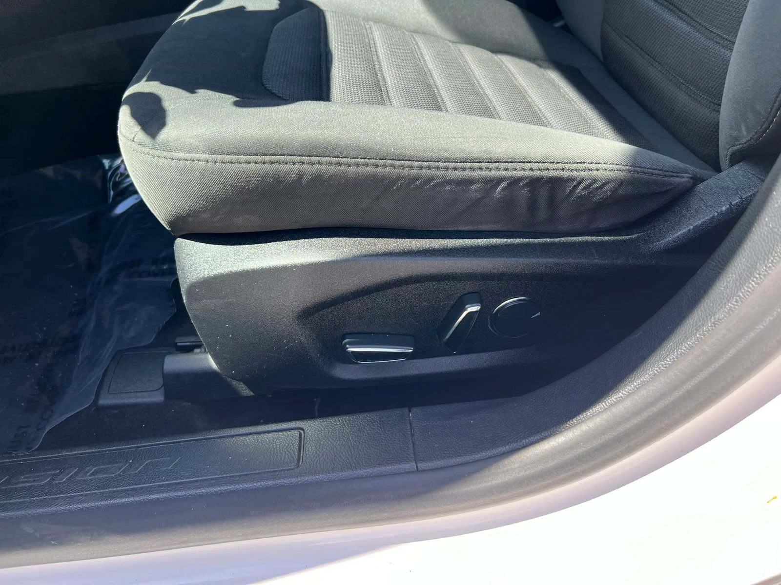 Used 2017 Ford Fusion SE FWD image 18