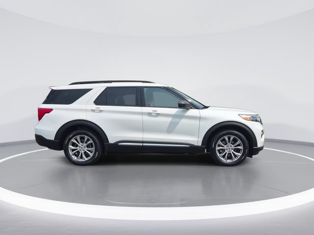 Used 2020 Ford Explorer XLT w/ Equipment Group 202A AWD/4WD image 9