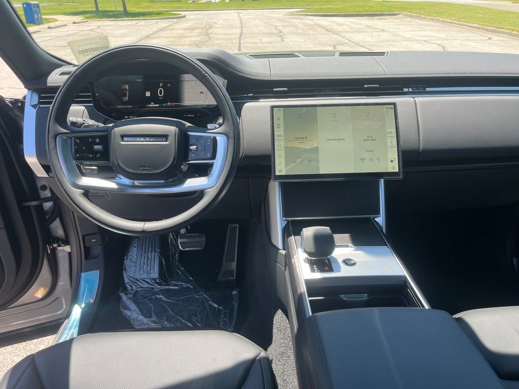 New 2026 Land Rover Range Rover Long Wheelbase SE AWD/4WD image 12