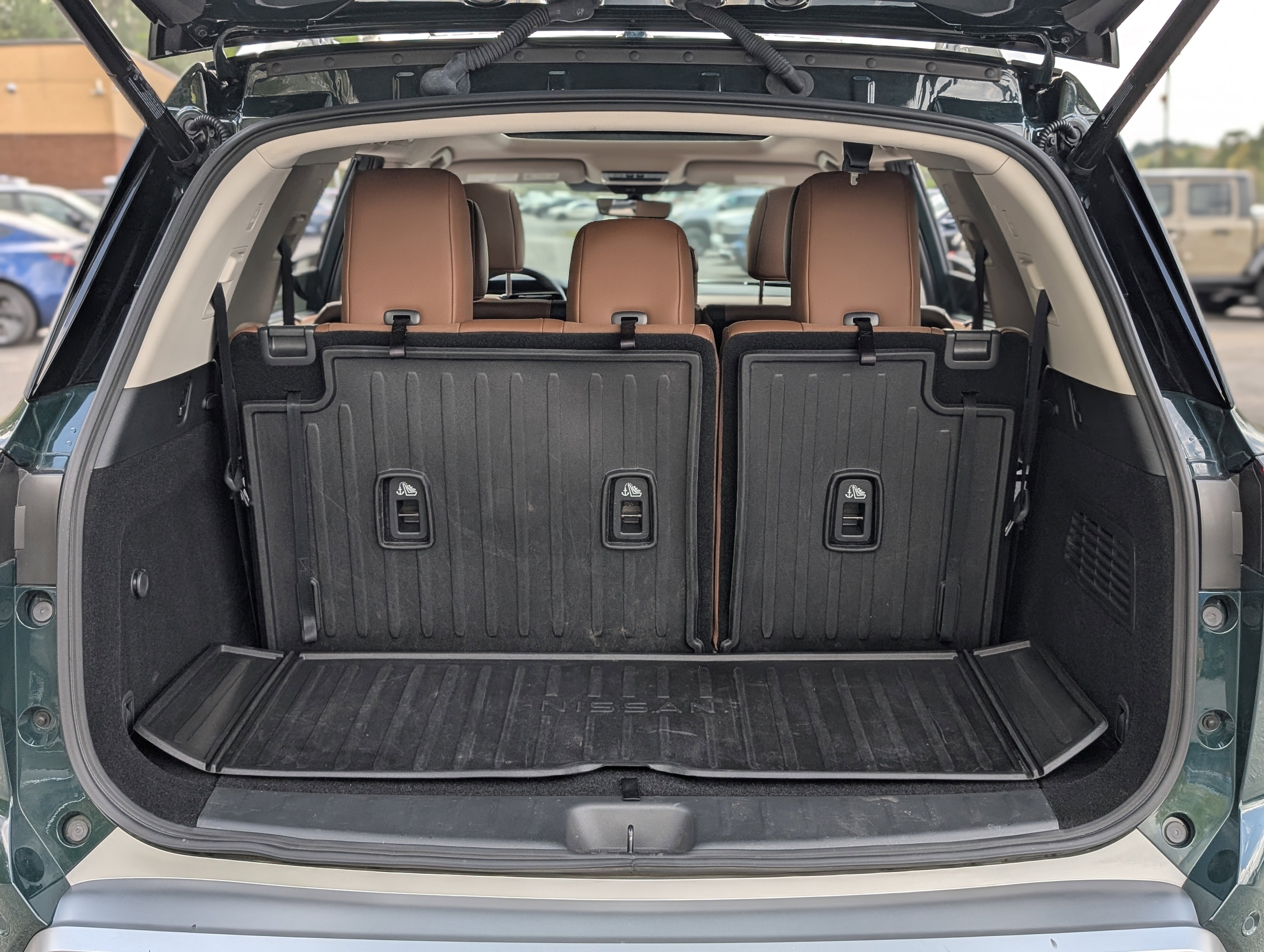 Used 2024 Nissan Pathfinder Platinum w/ Cargo Package image 20