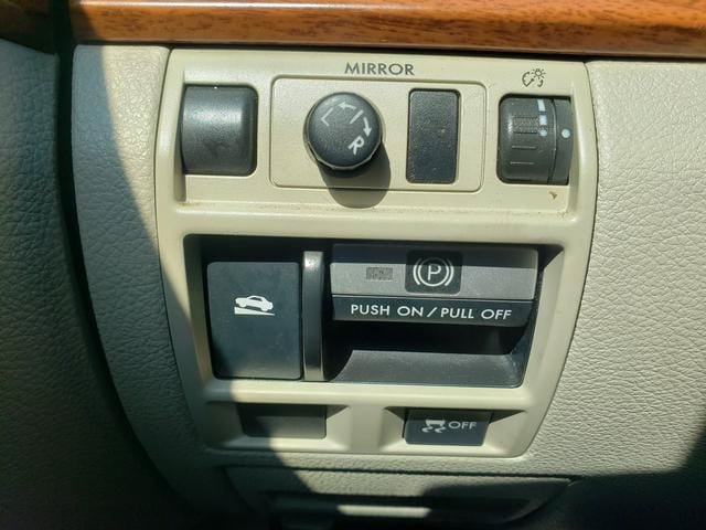Used 2013 Subaru Outback 2.5i Limited w/ Moonroof Pkg AWD/4WD image 25