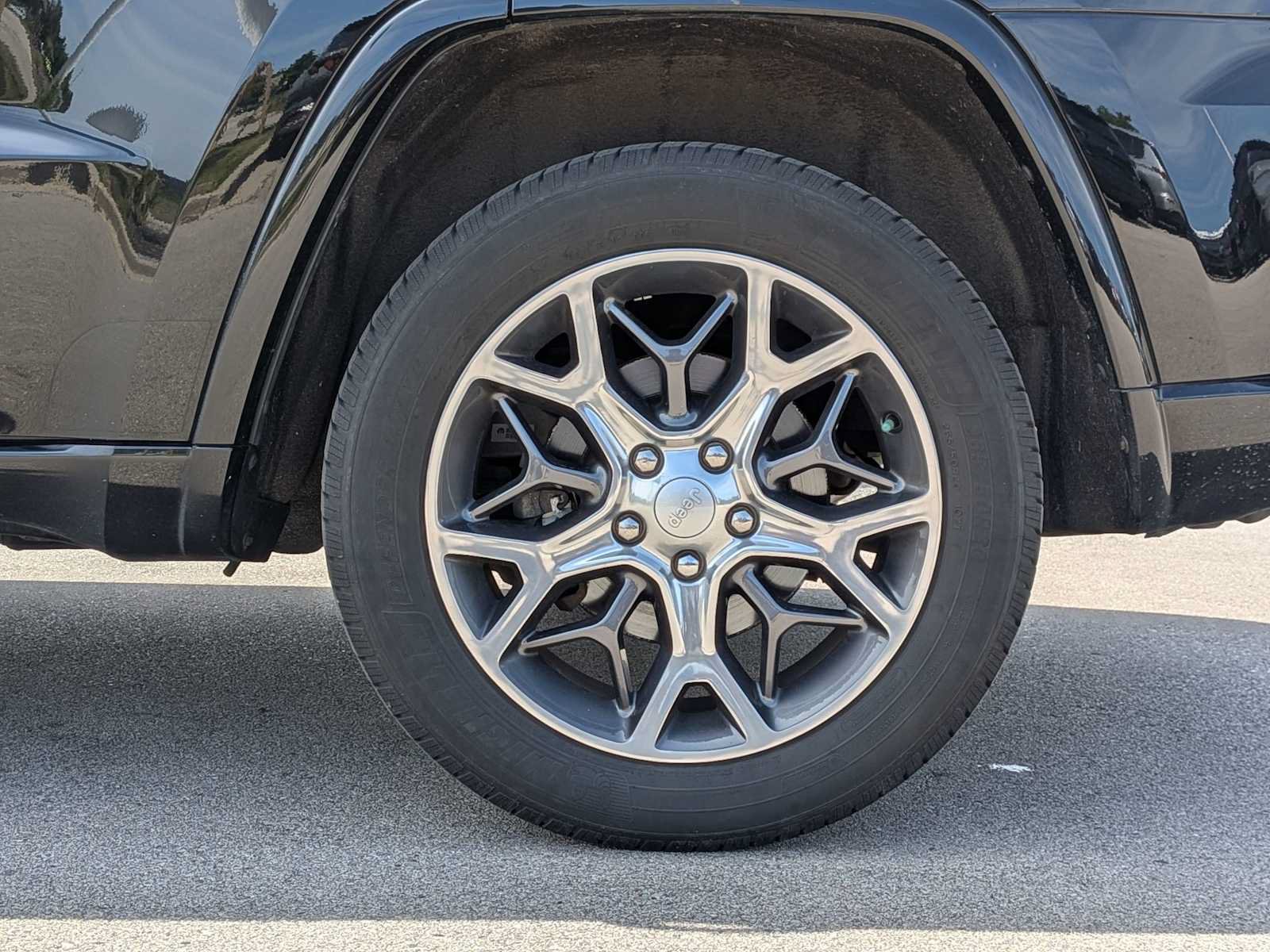 Used 2019 Jeep Grand Cherokee Overland AWD/4WD image 13