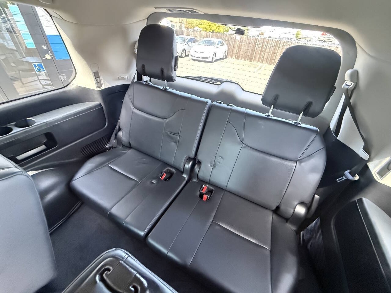 Used 2011 Lexus LX 570 4WD w/ Luxury Pkg w/Pre-crash image 20