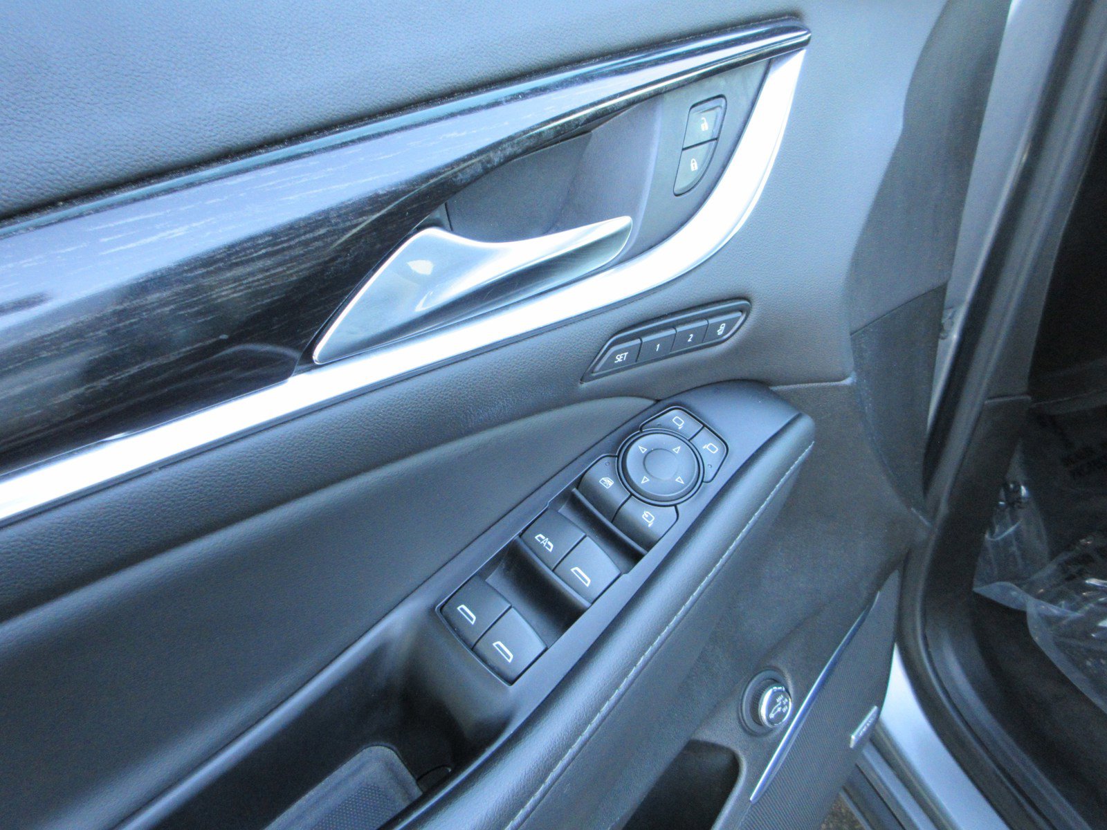 Used 2020 Buick Enclave Avenir w/ Avenir Technology Package image 32