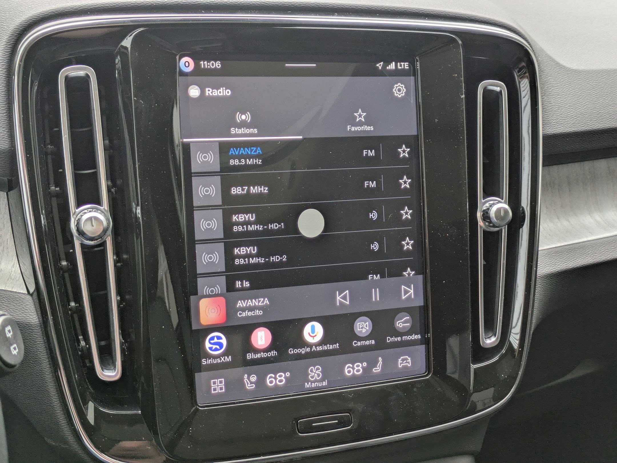 New 2026 Volvo XC40 B5 Core w/ Climate Package image 12