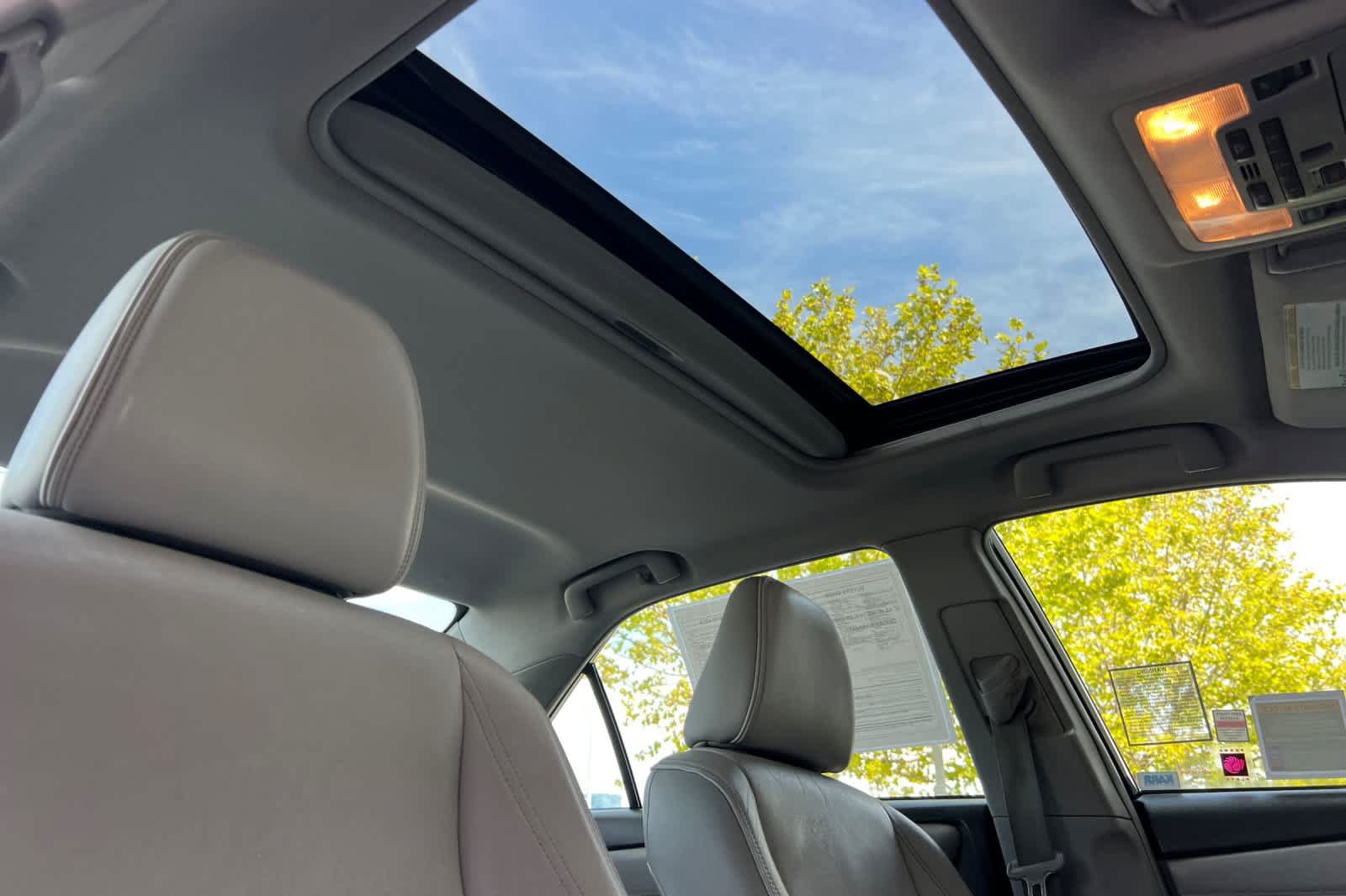 Used 2015 Toyota Camry XLE w/ Advanced Technology Package FWD image 17