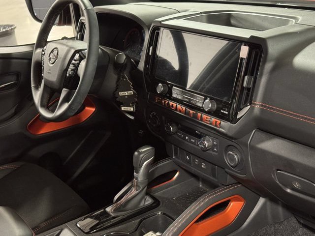 Used 2025 Nissan Frontier PRO-4X w/ Black Accent Package AWD/4WD image 17