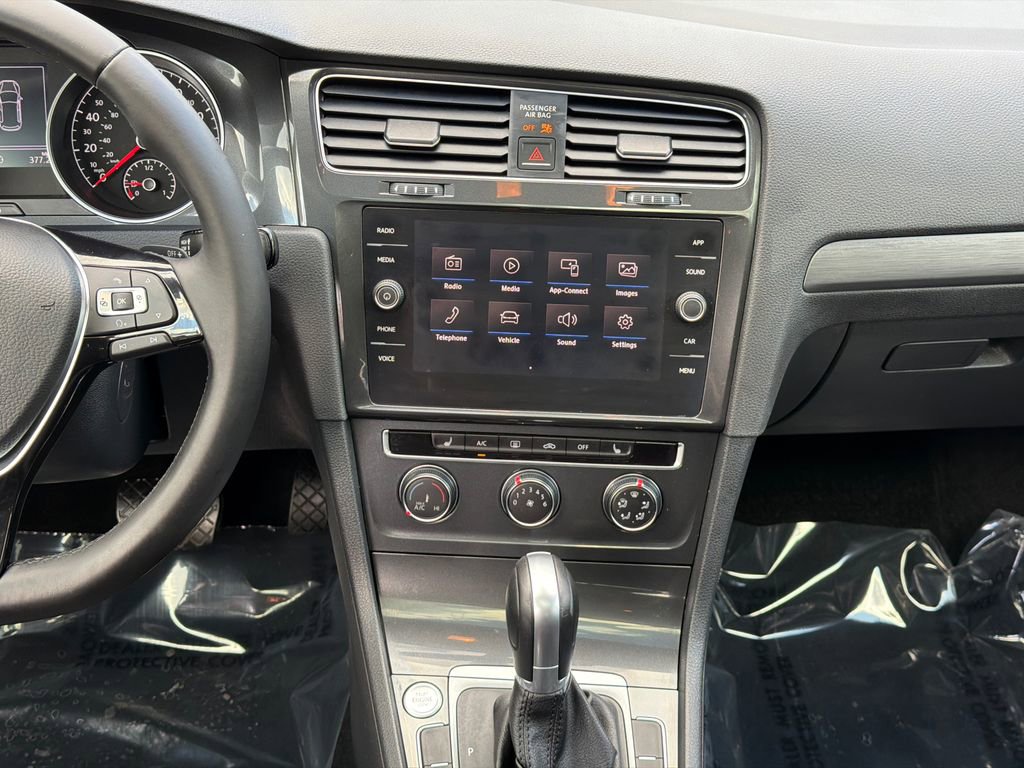 Used 2018 Volkswagen Golf SE FWD image 19