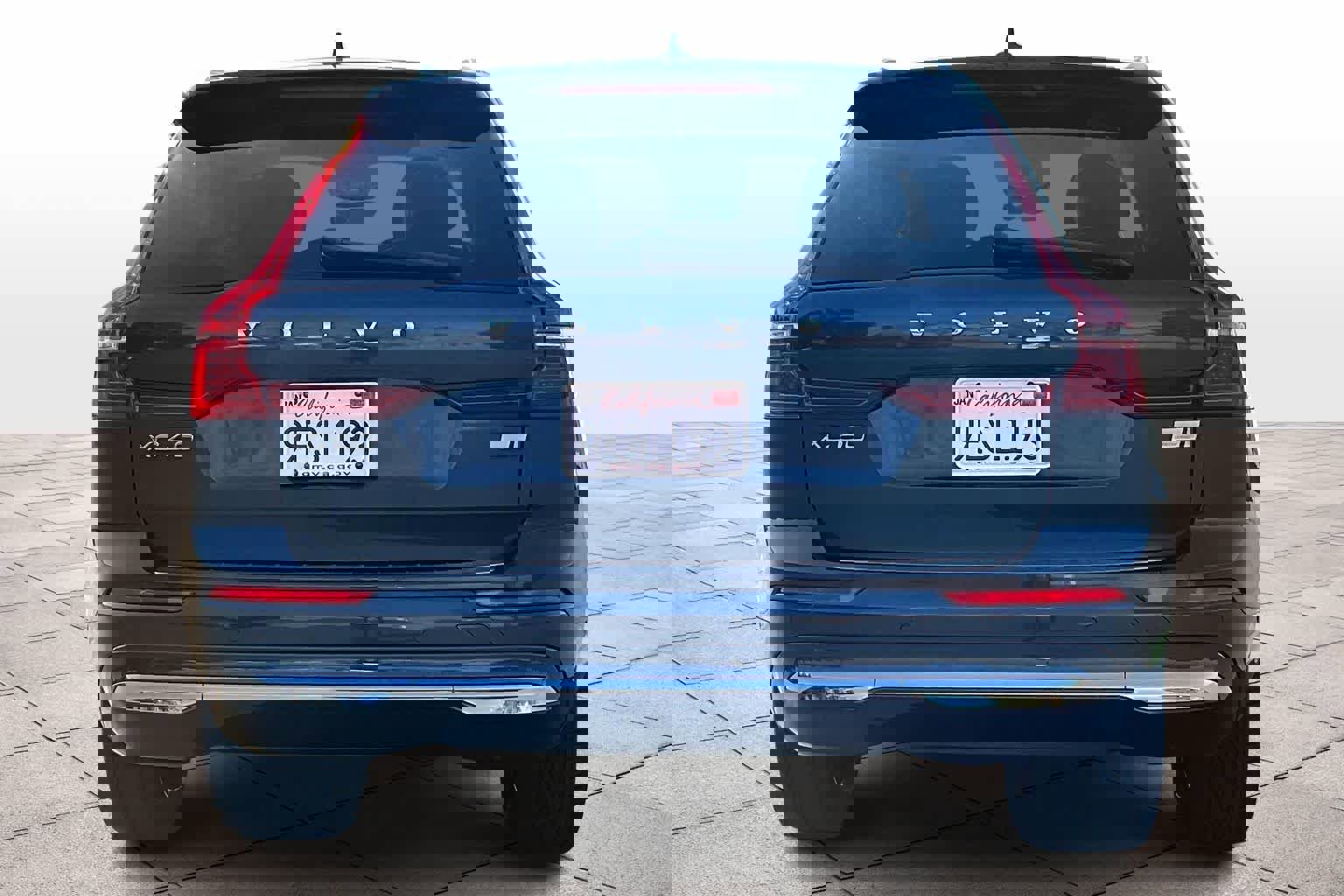 Used 2023 Volvo XC60 T8 Plus w/ Protection Package Premier image 7