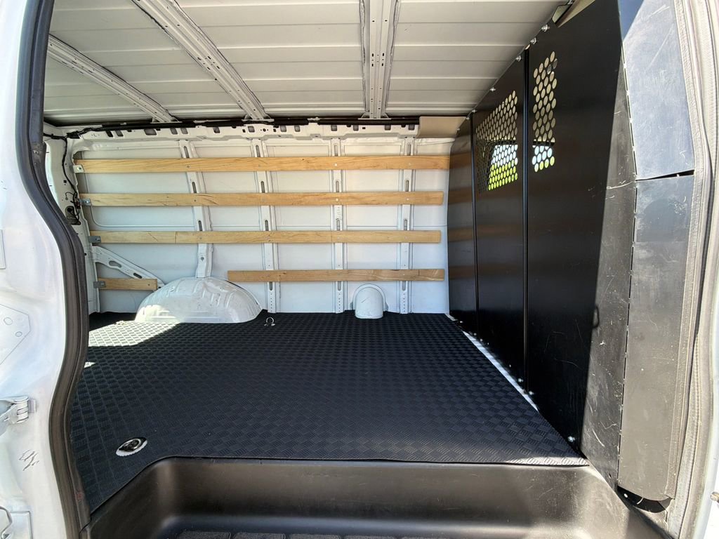 Used 2024 GMC Savana 2500 w/ Driver Convenience Package image 15