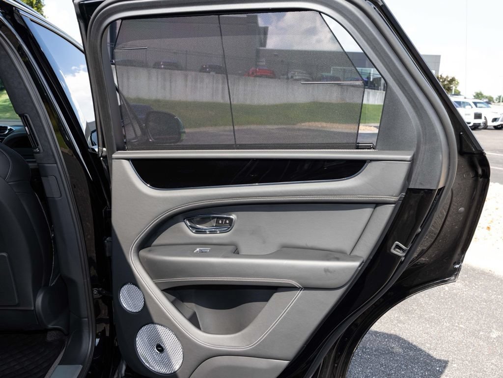 Used 2025 Bentley Bentayga AWD/4WD image 70