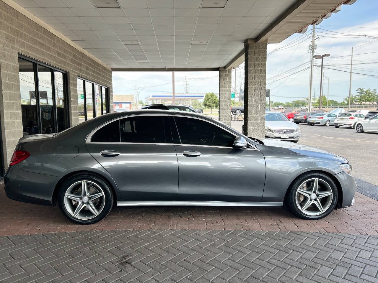 Used 2017 Mercedes-Benz E 300 4MATIC image 21