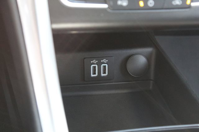 Used 2020 Ford Fusion SEL FWD image 24