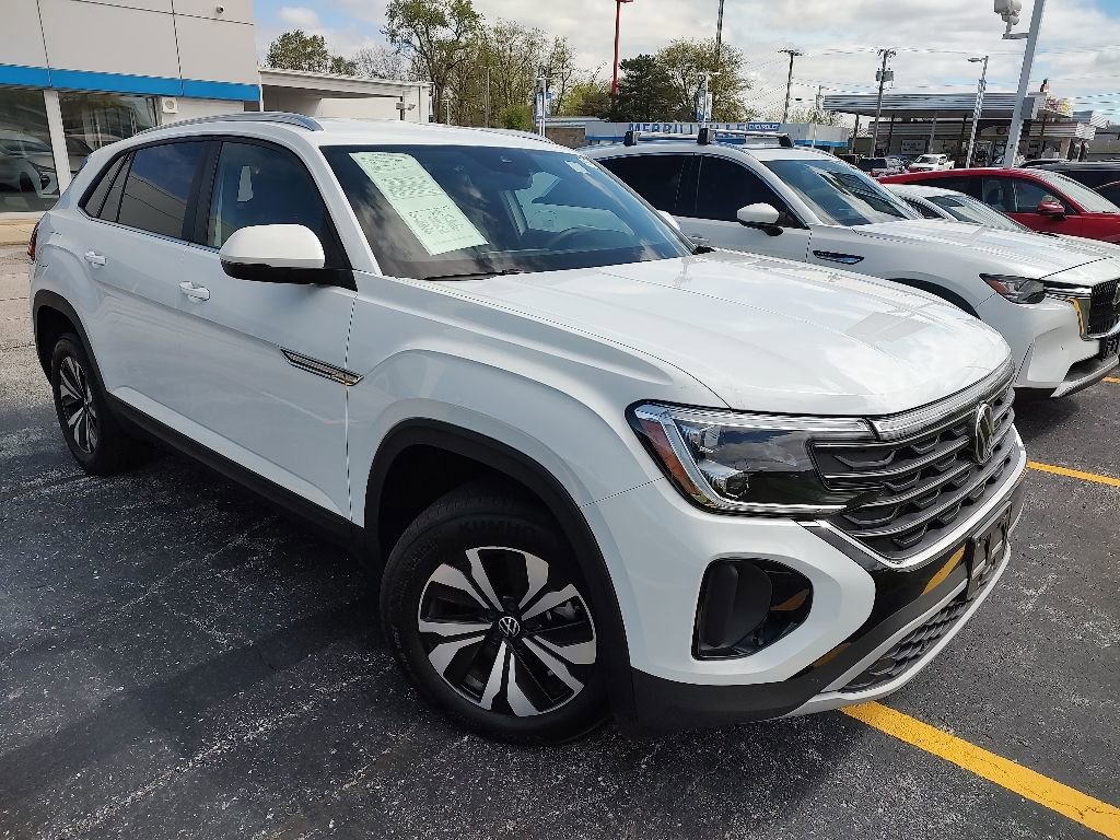 Used 2025 Volkswagen Atlas Cross Sport SE FWD image 9