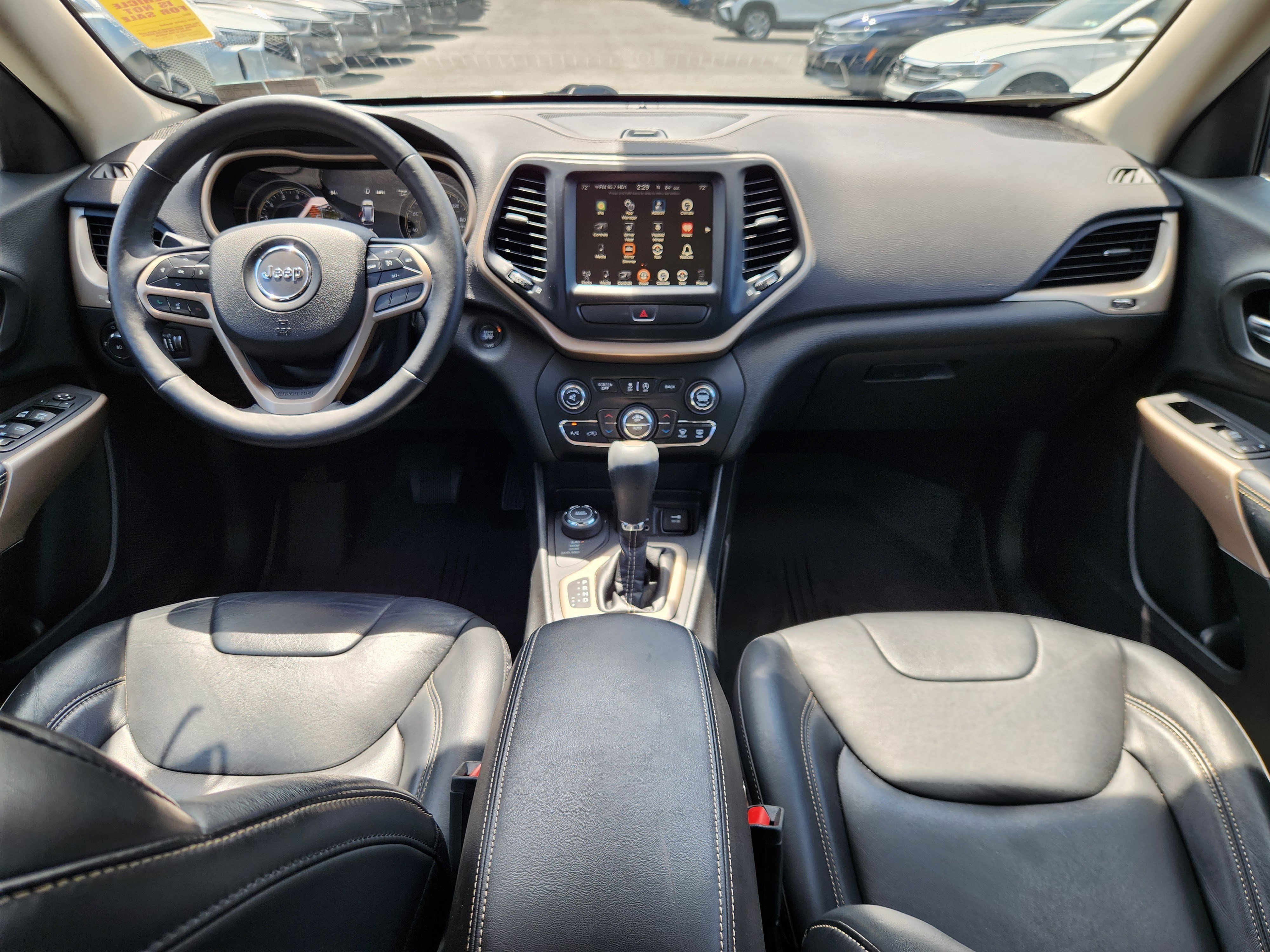 Used 2017 Jeep Cherokee Limited AWD/4WD image 8