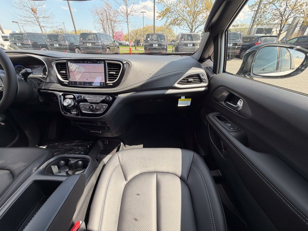 New 2026 Chrysler Pacifica Select FWD image 14