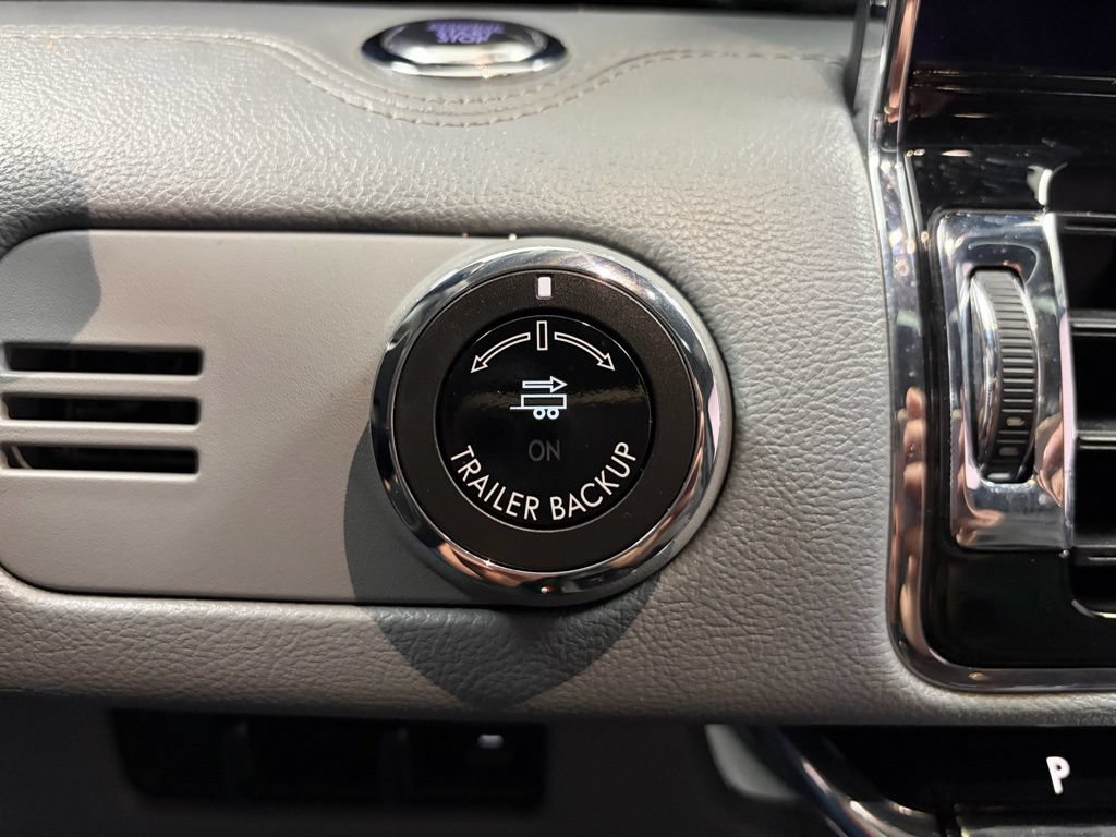 Used 2019 Lincoln Navigator Reserve AWD/4WD image 36
