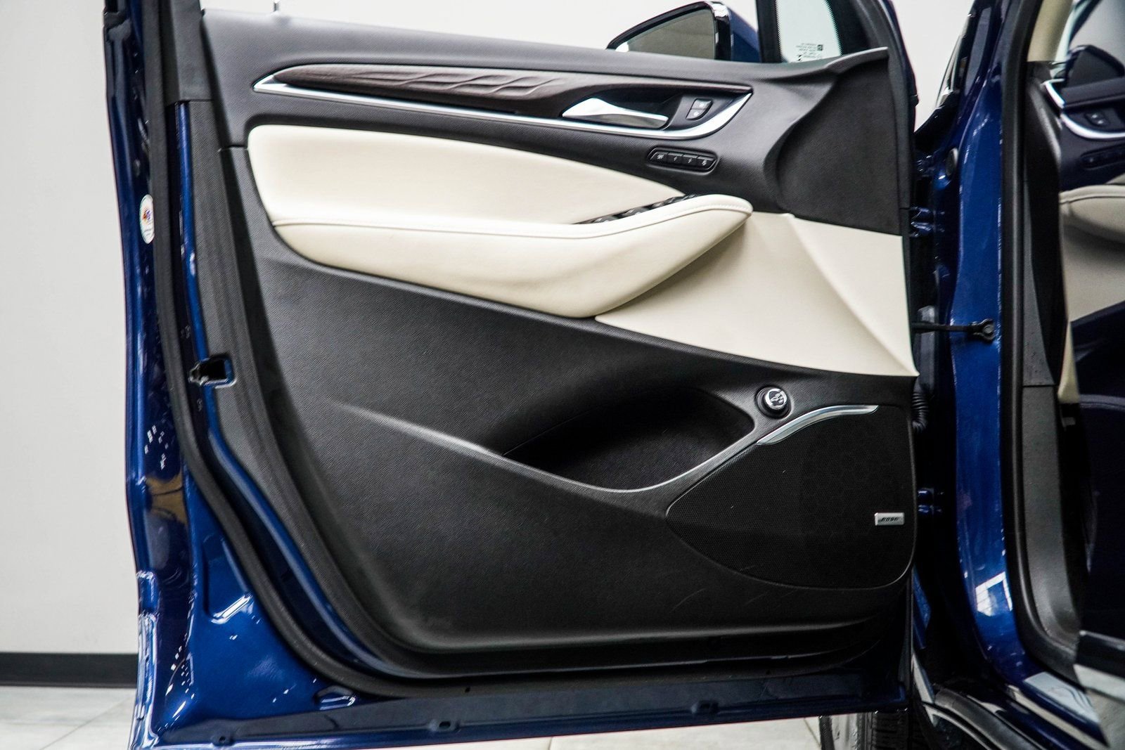 Used 2023 Buick Enclave Avenir image 32