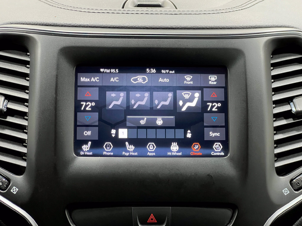 Used 2019 Jeep Cherokee Latitude Plus w/ Comfort/Convenience Group FWD image 25