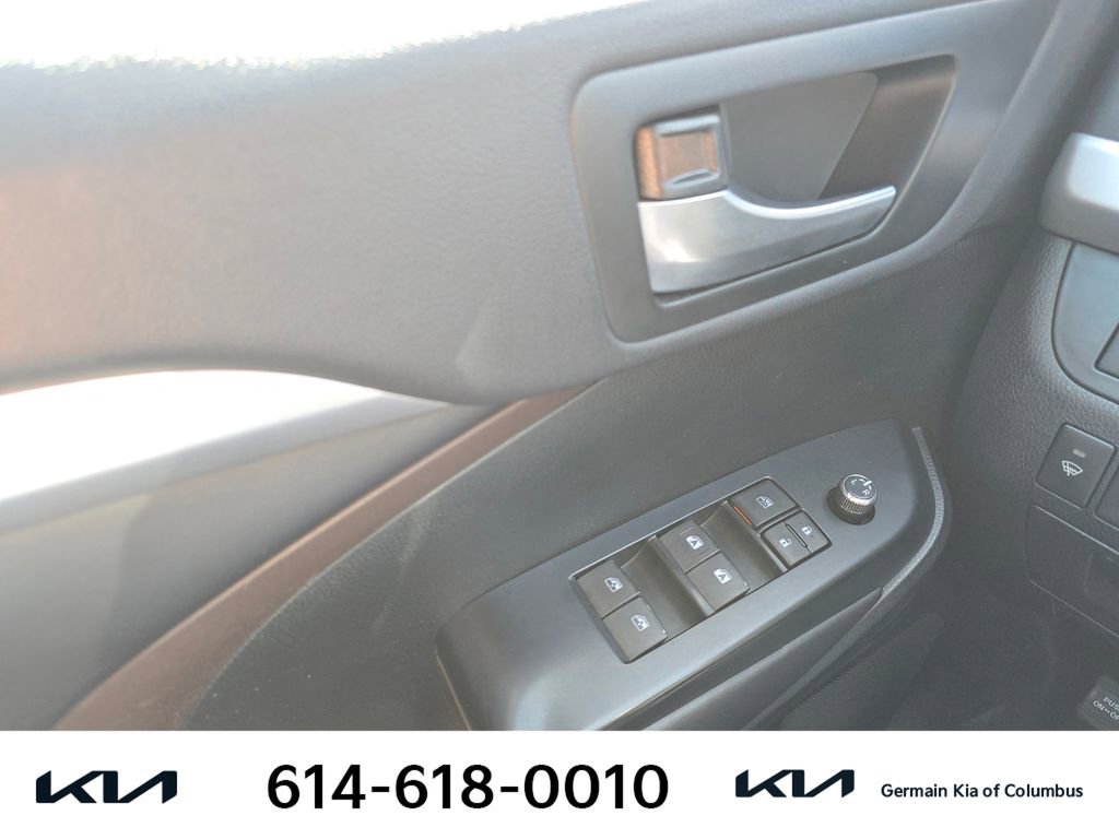 Used 2019 Toyota Highlander XLE image 27