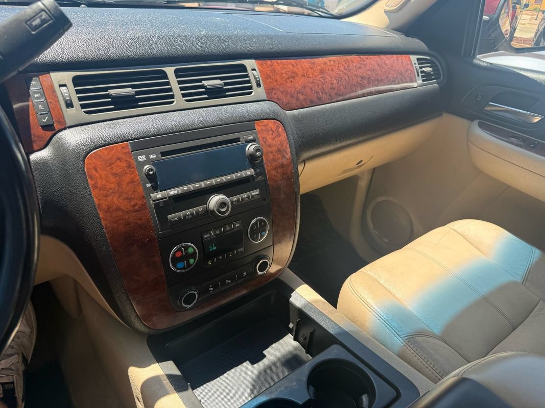Used 2008 Chevrolet Suburban LT w/ LT Preferred Equipment Group AWD/4WD image 15