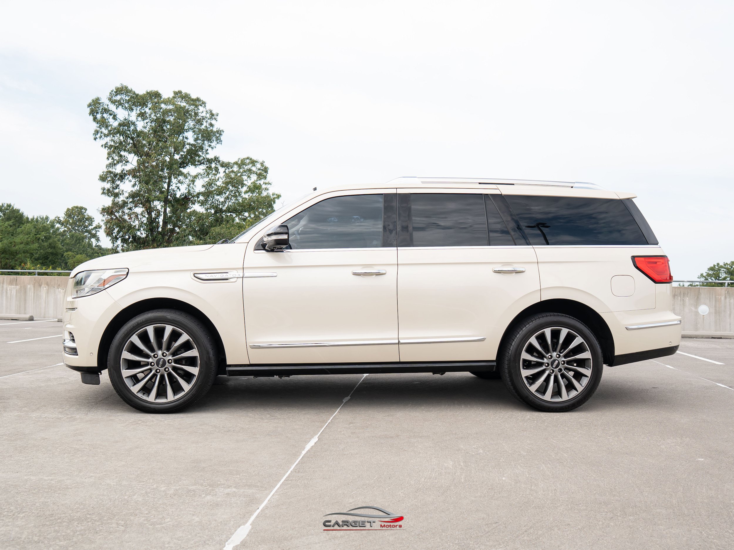 Used 2018 Lincoln Navigator Select w/ Technology Package RWD image 4