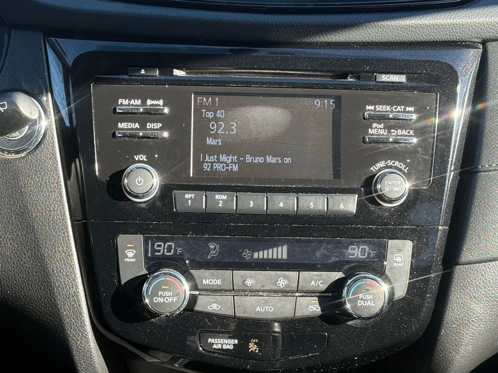 Used 2017 Nissan Rogue SV image 19