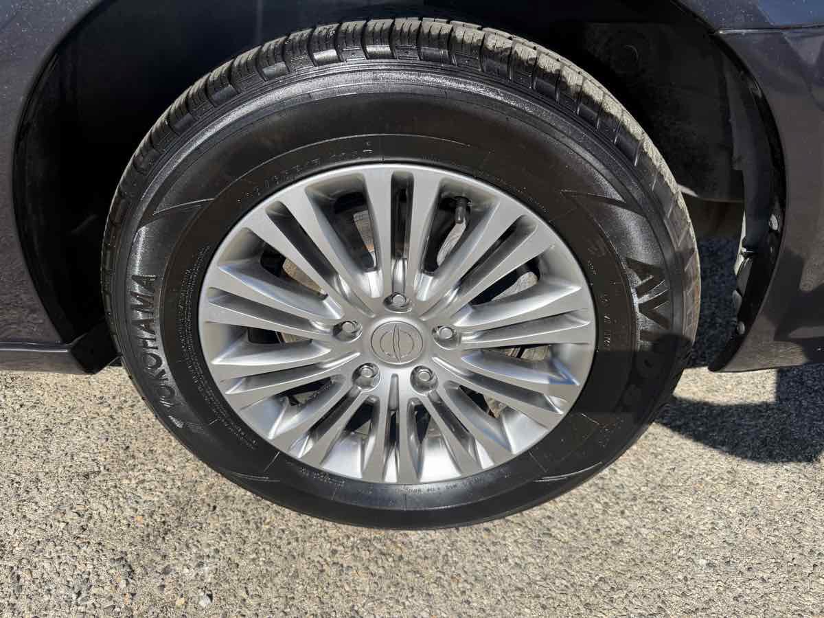 Used 2013 Chrysler Town & Country Touring-L w/ Driver Convenience Group FWD image 8