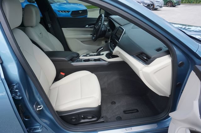 Used 2024 Cadillac CT4 Premium Luxury RWD image 3