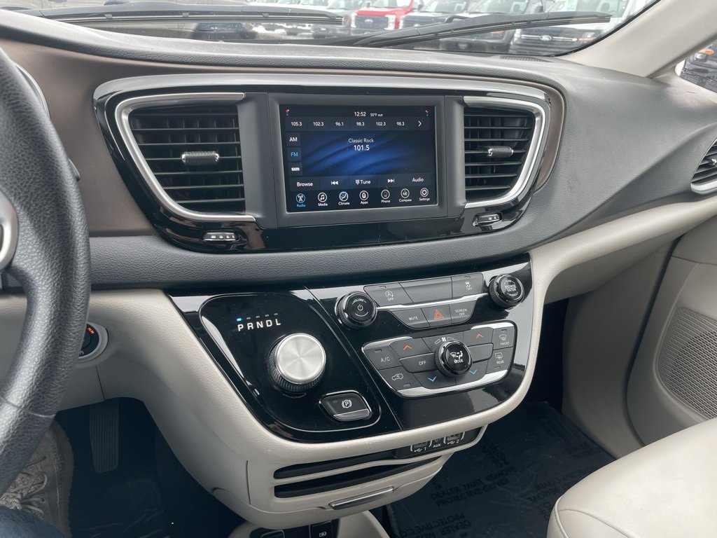 Used 2021 Chrysler Voyager Lxi image 11