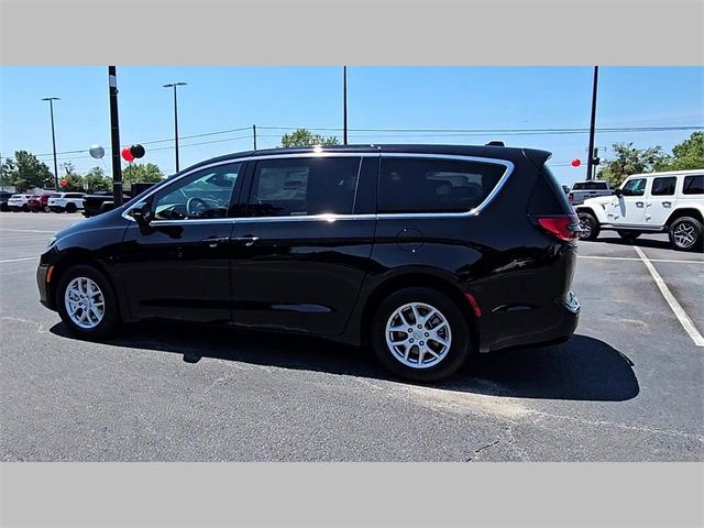 New 2026 Chrysler Pacifica Select image 24