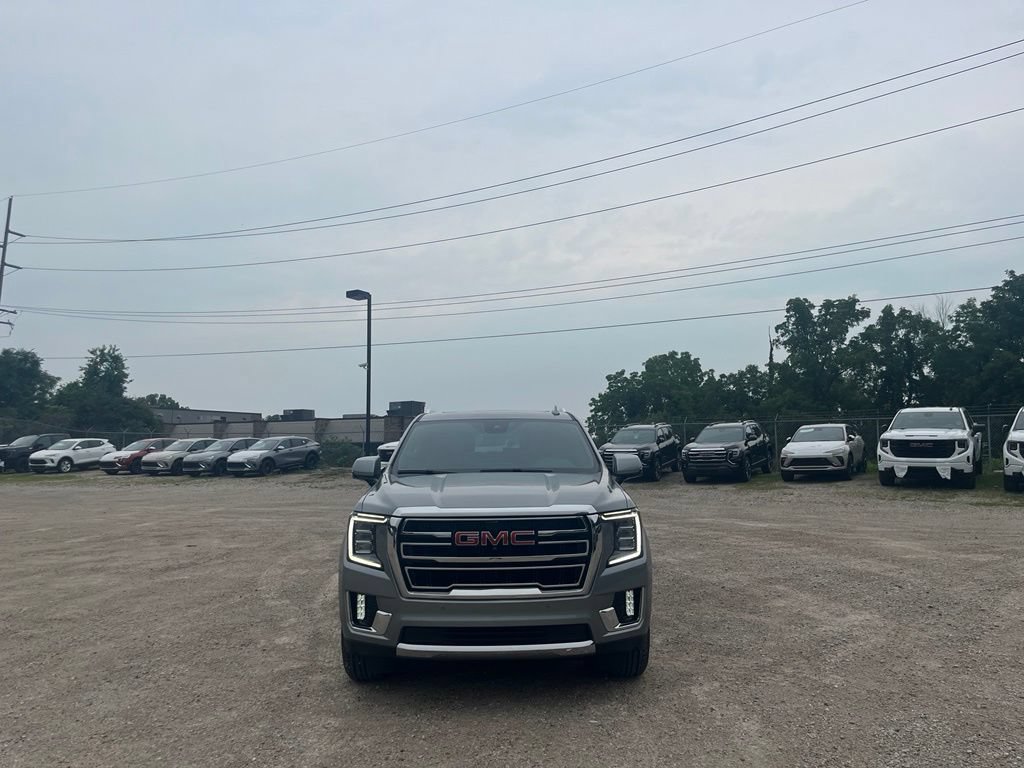 Used 2023 GMC Yukon XL SLT w/ SLT Premium Package AWD/4WD image 3