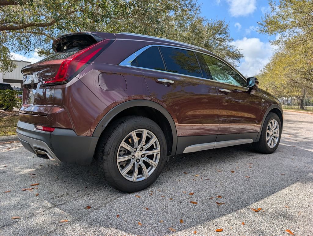 Used 2022 Cadillac XT4 Premium Luxury w/ Enhanced Visibility Package image 9