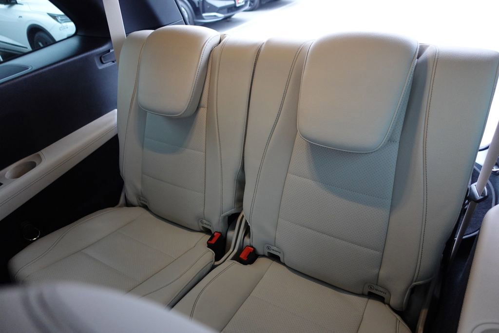 Used 2025 Mercedes-Benz GLS 450 4MATIC image 26