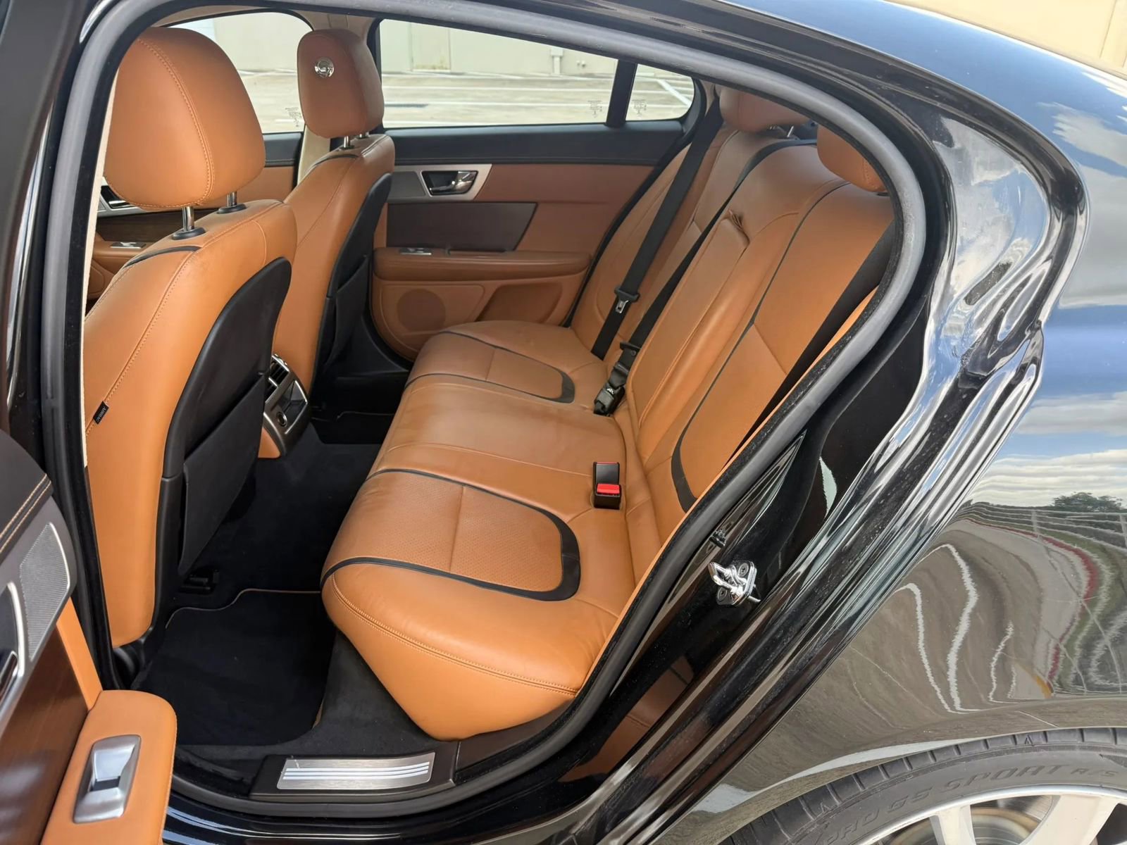 Used 2015 Jaguar XF Portfolio image 15