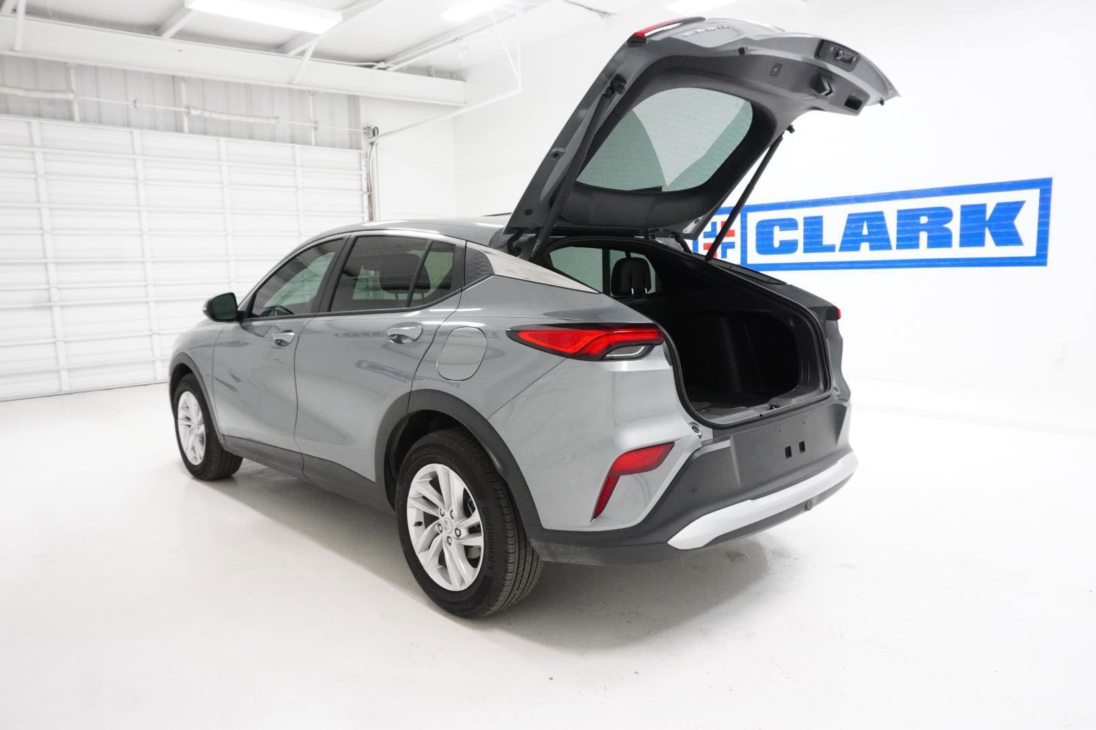 Used 2025 Buick Envista Preferred w/ Convenience II Package image 8