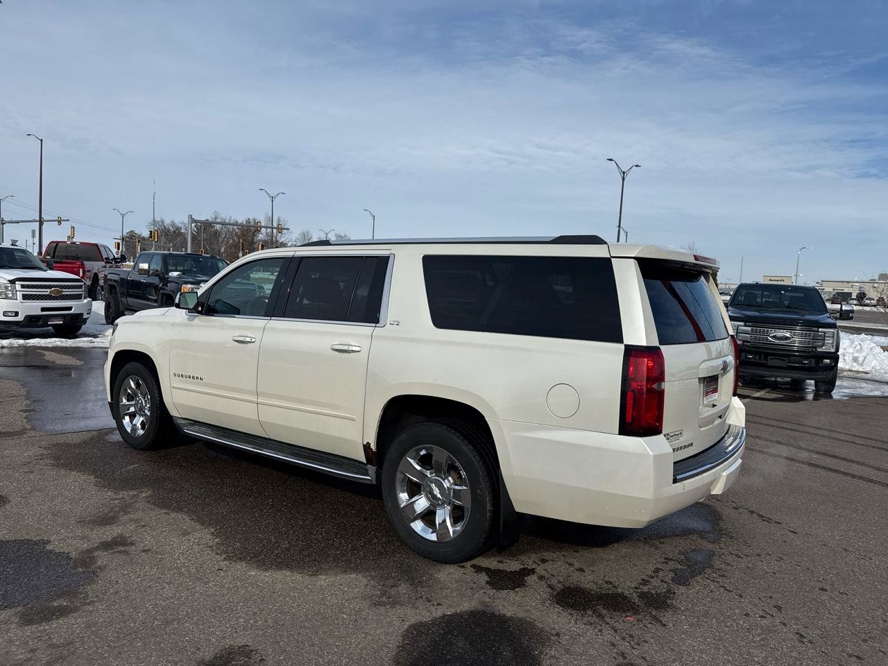 Used 2015 Chevrolet Suburban LTZ image 3