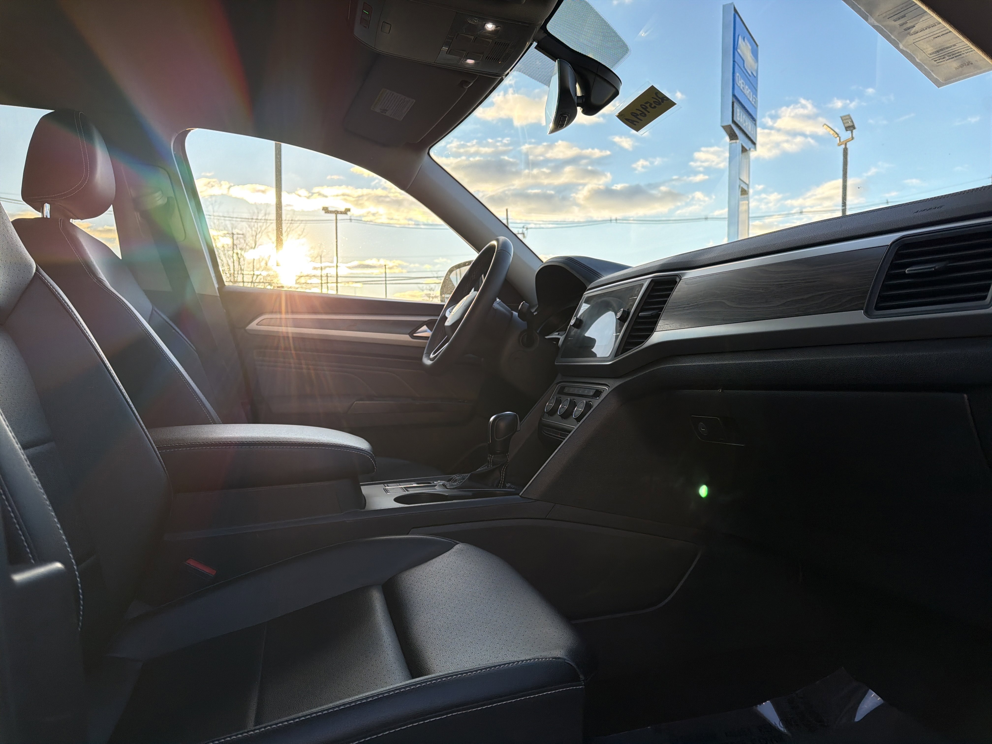 Used 2021 Volkswagen Atlas SE image 24