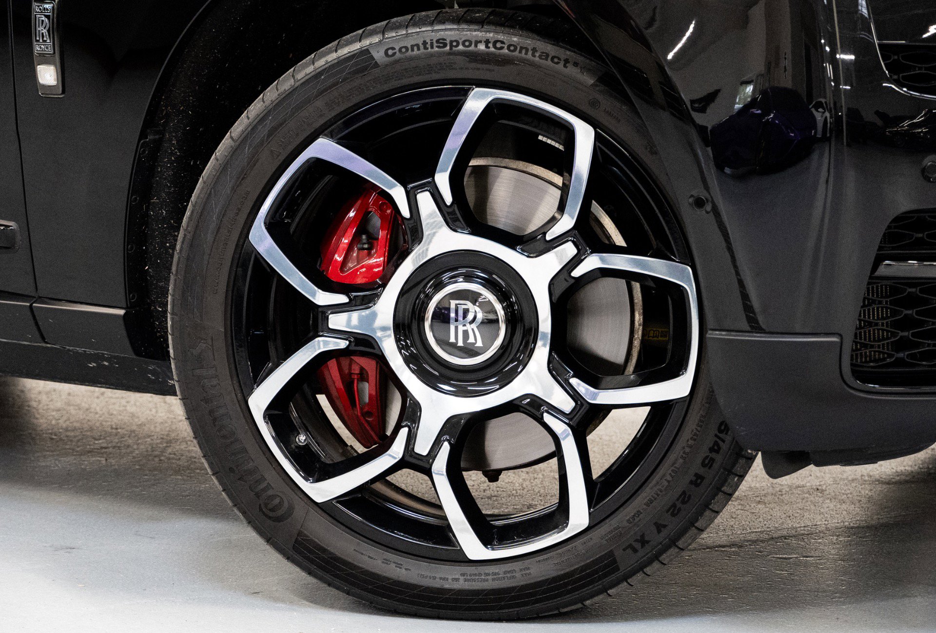 Used 2023 Rolls-Royce Cullinan Black Badge w/ Driver's Package image 3