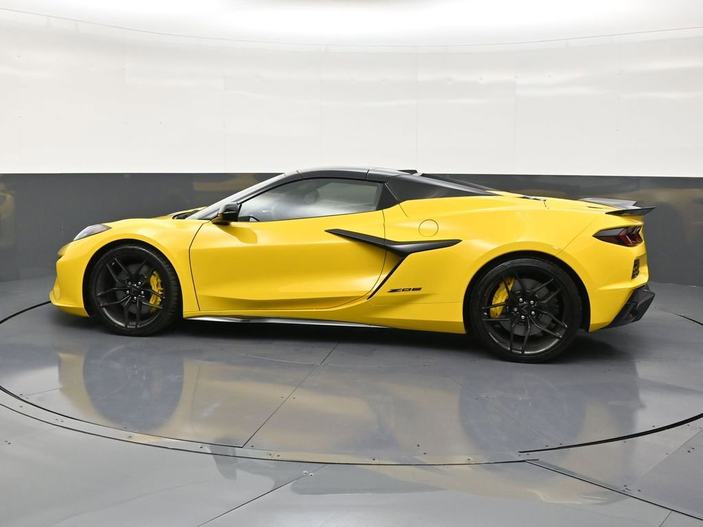 Used 2025 Chevrolet Corvette Z06 RWD image 2