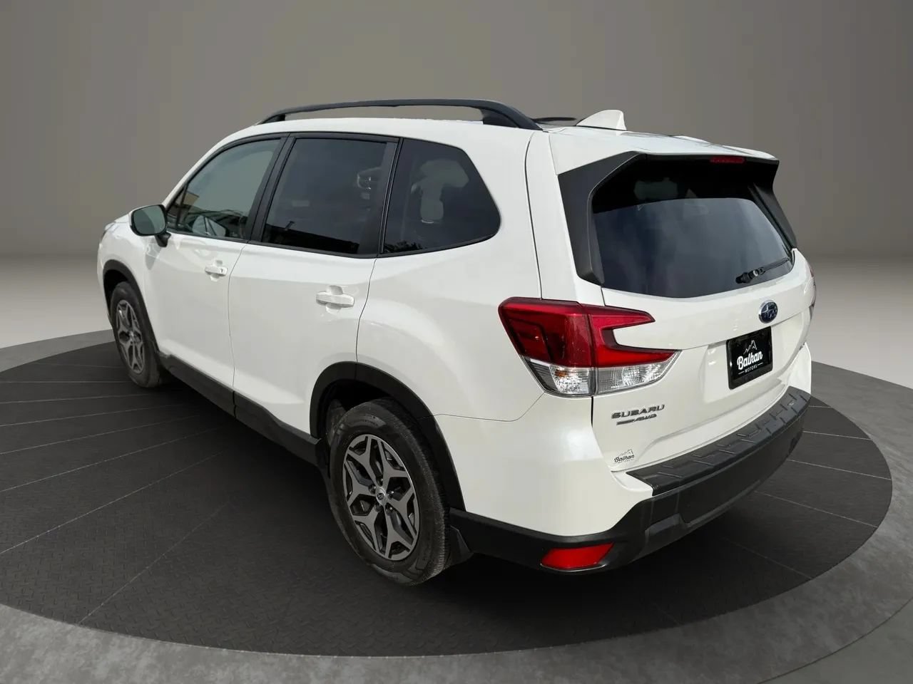 Used 2019 Subaru Forester Premium w/ All-Weather Package AWD/4WD image 9